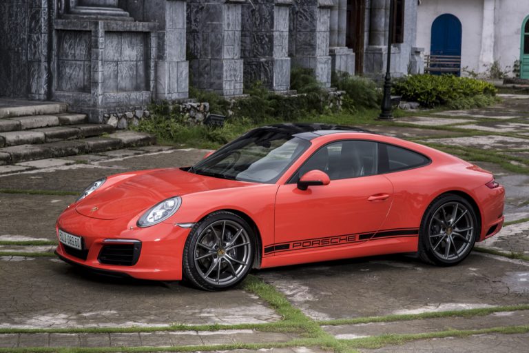 Nước Đức trong một chiếc Porsche