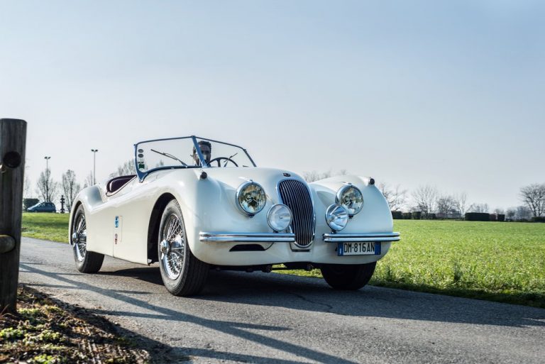 Jaguar XK120: Sự xa xỉ của tốc độ