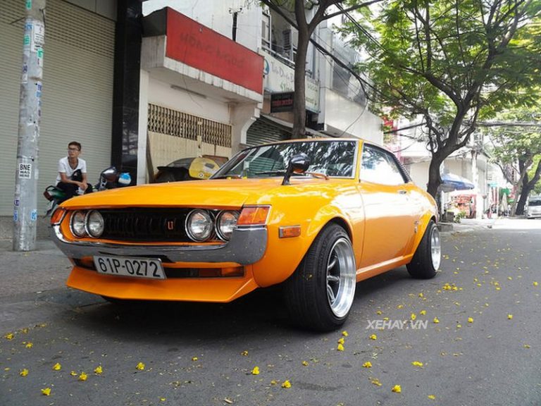 Sài Gòn: “Tóm gọn” hàng hiếm Toyota Celica 1975 độ phong cách JDM của Nhật Bản