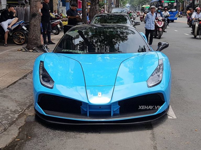 Ferrari 488 GTB độ bodykit SVR cực độc tại Việt Nam “đổi áo” màu xanh ngọc