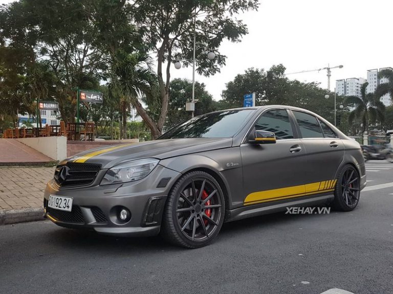 Sài Gòn: Hàng hiếm Mercedes-AMG C63 đời W204 thu hút mọi ánh nhìn trên phố