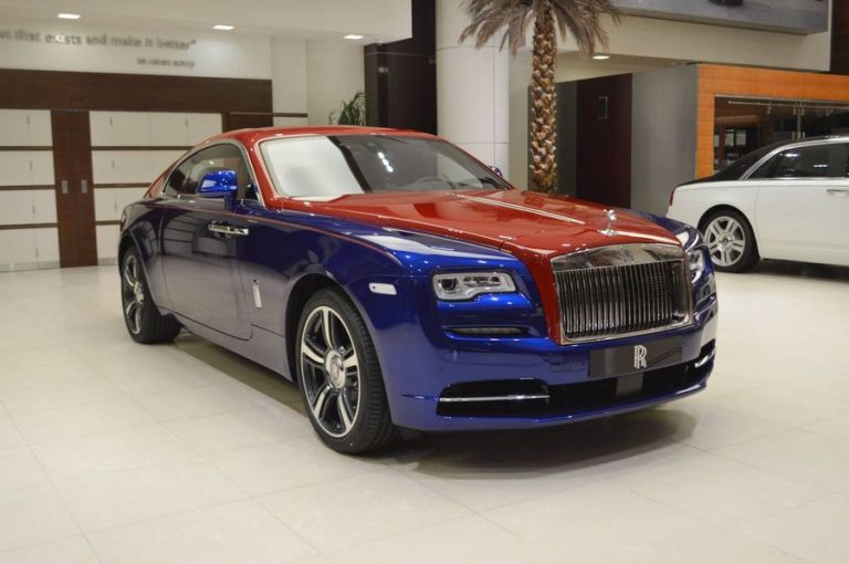 Rolls-Royce Wraith đột nhiên xuất hiện với cấu hình đỏ – xanh “vừa lạ vừa hay”