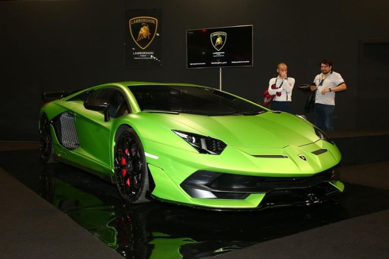 Lamborghini Aventador SVJ tỏa sáng tại Triển lãm Ô tô Quốc tế Paris 2018