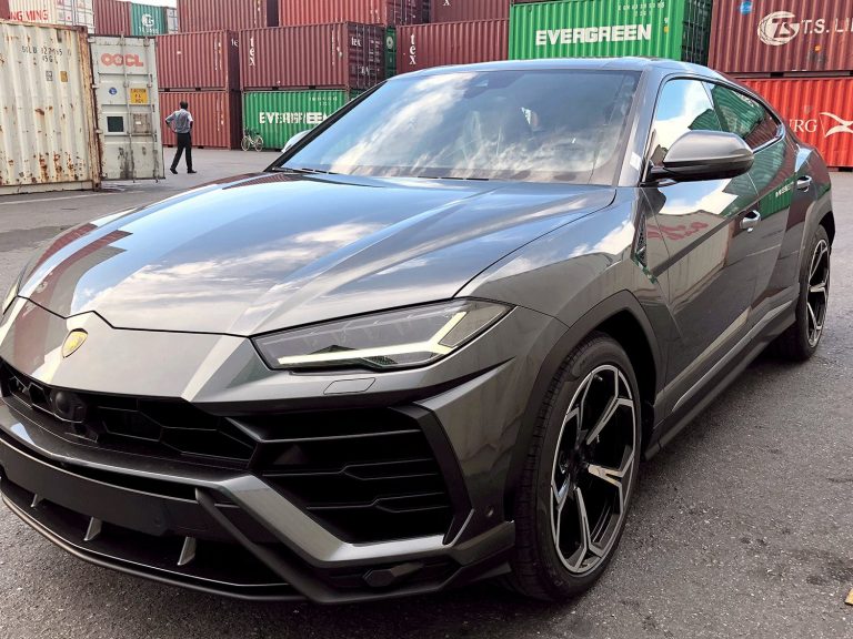 Sự khác biệt giữa bộ đôi Lamborghini Urus chính hãng được nhập cùng lúc về Việt Nam