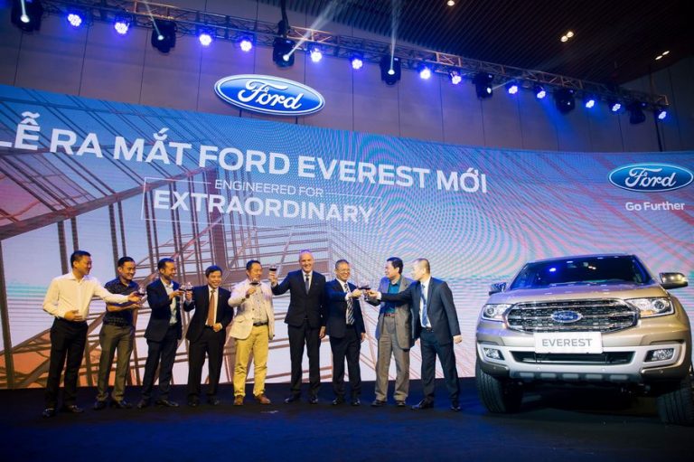 Ford Everest 2018 đã có giá của hai phiên bản thấp hơn, chỉ từ 850 triệu VNĐ