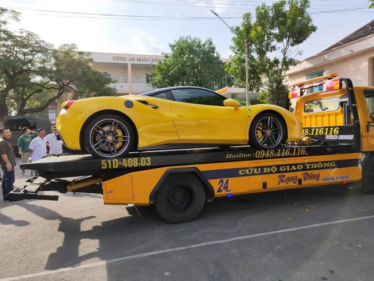 Ferrari 488 GTB màu vàng đầu tiên tại Bình Dương đi “đóng biển”