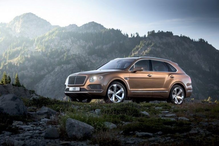 BENTLEY BENTAYGA SPEED ĐẤU LAMBORGHINI URUS SẮP RA MẮT