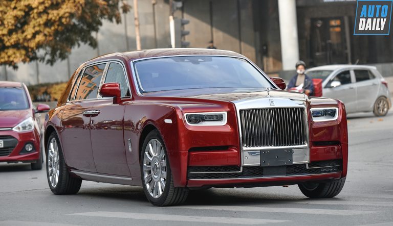 CHÙM ẢNH ROLLS-ROYCE PHANTOM VIII HƠN 70 TỶ DẠO PHỐ HN