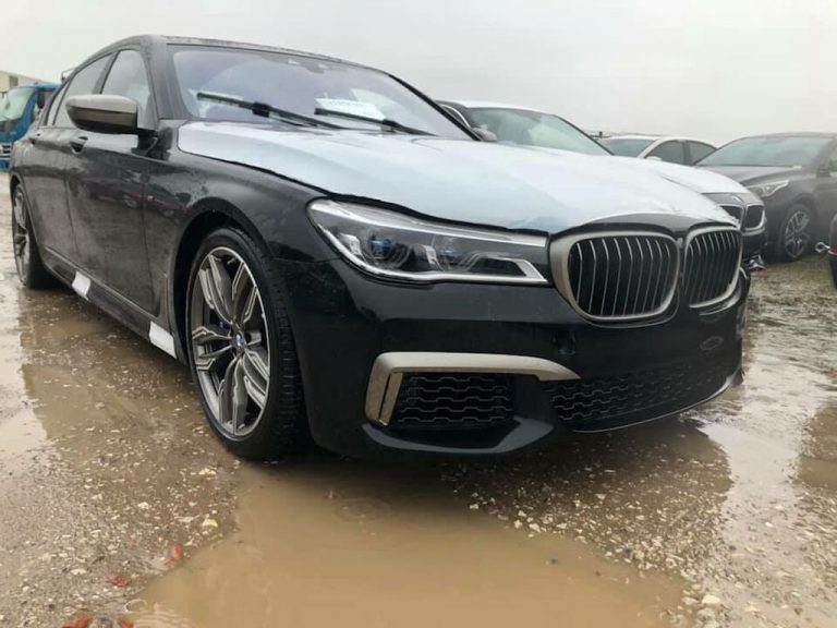 HOT: Sedan hạng sang BMW M760Li xDrive G12 đầu tiên về Việt Nam