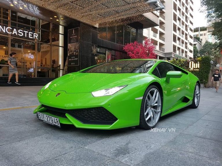 Chạm mặt Lamborghini Huracan đầu tiên ra biển số tại Việt Nam trên đường phố Sài Gòn