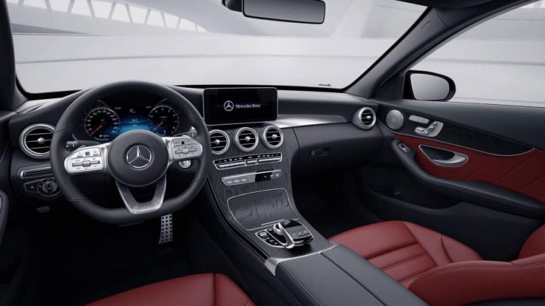 Mercedes-Benz C-Class 2019 lộ ảnh nội thất và giá bán dự kiến từ 1,499 tỷ đồng tại Việt Nam