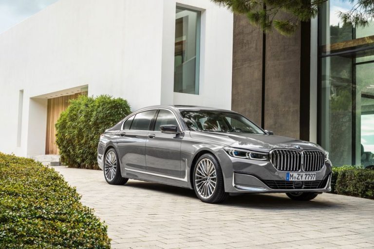 BMW sẽ mang cả một “tiểu đoàn” đến Geneva 2019, trong đó có 7-Series, 330e và X5 xDrive45e mới