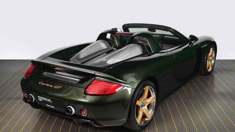 Porsche Carrera GT được khôi phục với bộ cánh Oak Green độc quyền