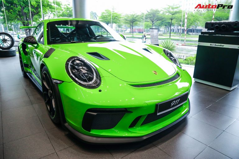 Cận cảnh ‘hàng khủng’ Porsche 911 GT3 RS màu xanh lá độc nhất Việt Nam, sở hữu một trang bị đắt hơn cả Mitsubishi Xpander