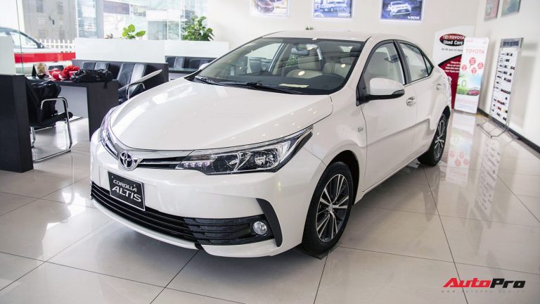 Toyota Corolla Altis giảm giá cao nhất 80 triệu đồng tại đại lý, dọn đường đón thế hệ mới về Việt Nam