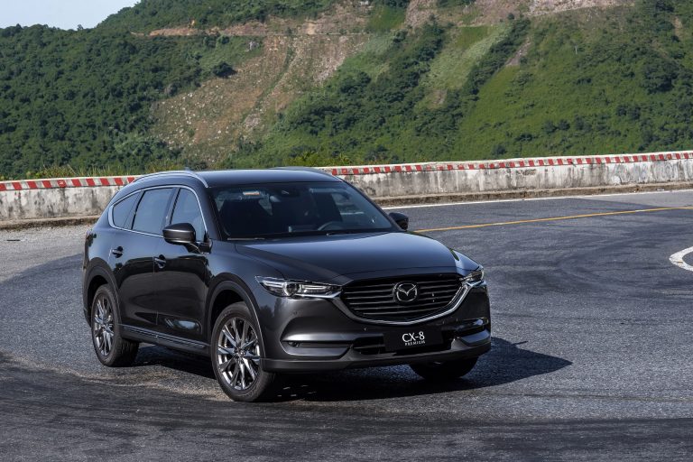 CHỌN MAZDA CX-8 PREMIUM HAY HYUNDAI SANTAFE DẦU PREMIUM?