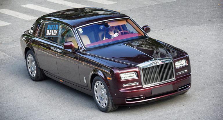 ROLLS-ROYCE PHANTOM HOÀ BÌNH VINH QUANG HƠN 80 TỶ RA BIỂN TRẮNG