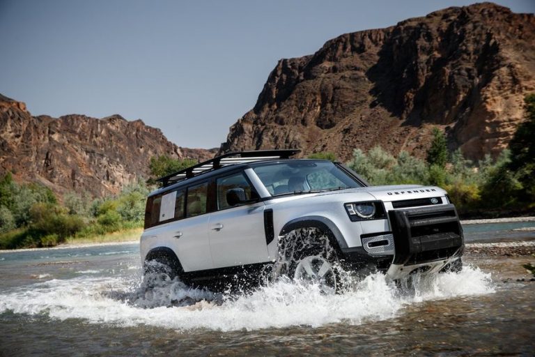 Land Rover Defender 2020 chính thức trình làng, cabin lột xác hoàn toàn