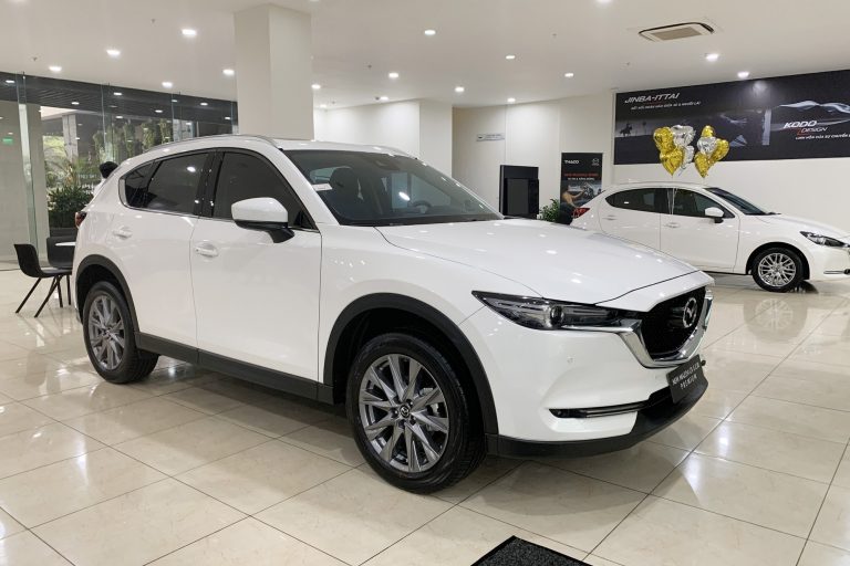 Mazda CX-5 giảm giá mạnh còn hơn 790 triệu đồng, quyết giành lại ngôi vua doanh số vừa bị Honda CR-V lấy mất