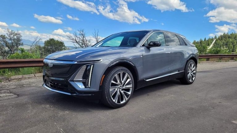 Cadillac Lyriq 2023 phiên bản Debut Edition thực tế đẹp long lanh, di chuyển hơn 500 km/lần sạc