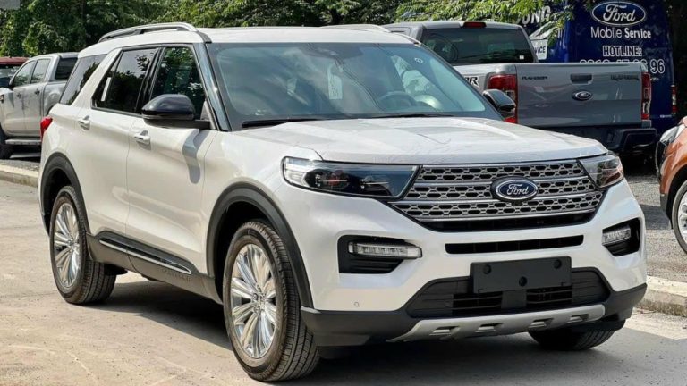 Ford vừa điều chỉnh giá bán của Explorer, giảm gần nửa tỷ